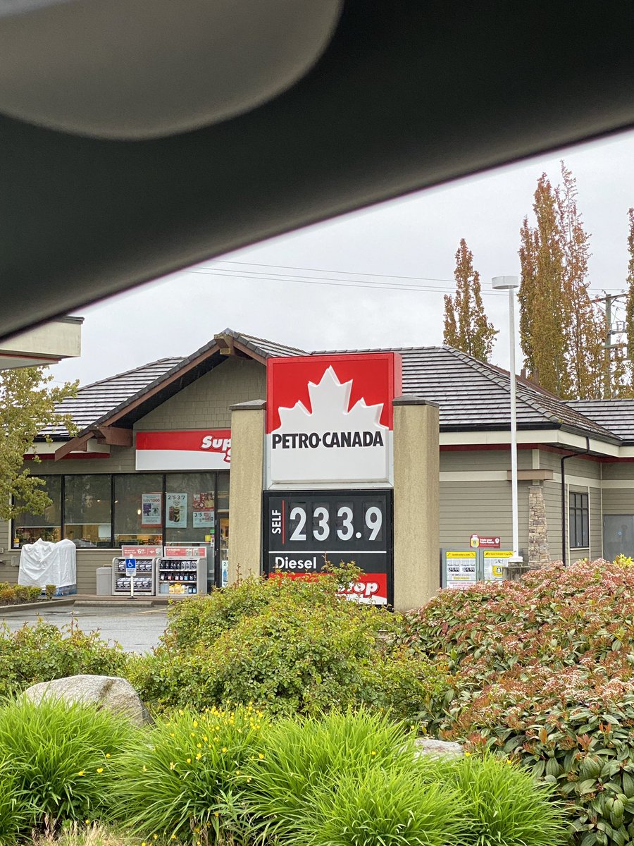 Misteedwalker's tweet photo. Seriously?! This is getting ridiculous! 
Spotted in #southsurrey this morning https://t.co/mOxUpUXiXG