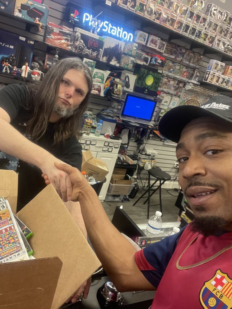 iTALKo_O's tweet photo. #SteelCollectibles Is where i picked up my #OGXBOX check then out for all your #OGGAMING needs. #TalkO_oFAMILY https://t.co/9zf4fcgujp