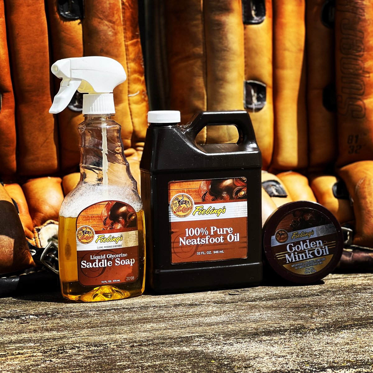 coopergoalie's tweet photo. This is not an ad for #fiebings but I do believe in their products for proper care and maintenance of my vintage leather goalie pads. Spa day for a new set I acquired last night. 

#deerhairandleather #caltan #vintagegoalie #coopergoalie #hockey https://t.co/hG8yIJ5vmo