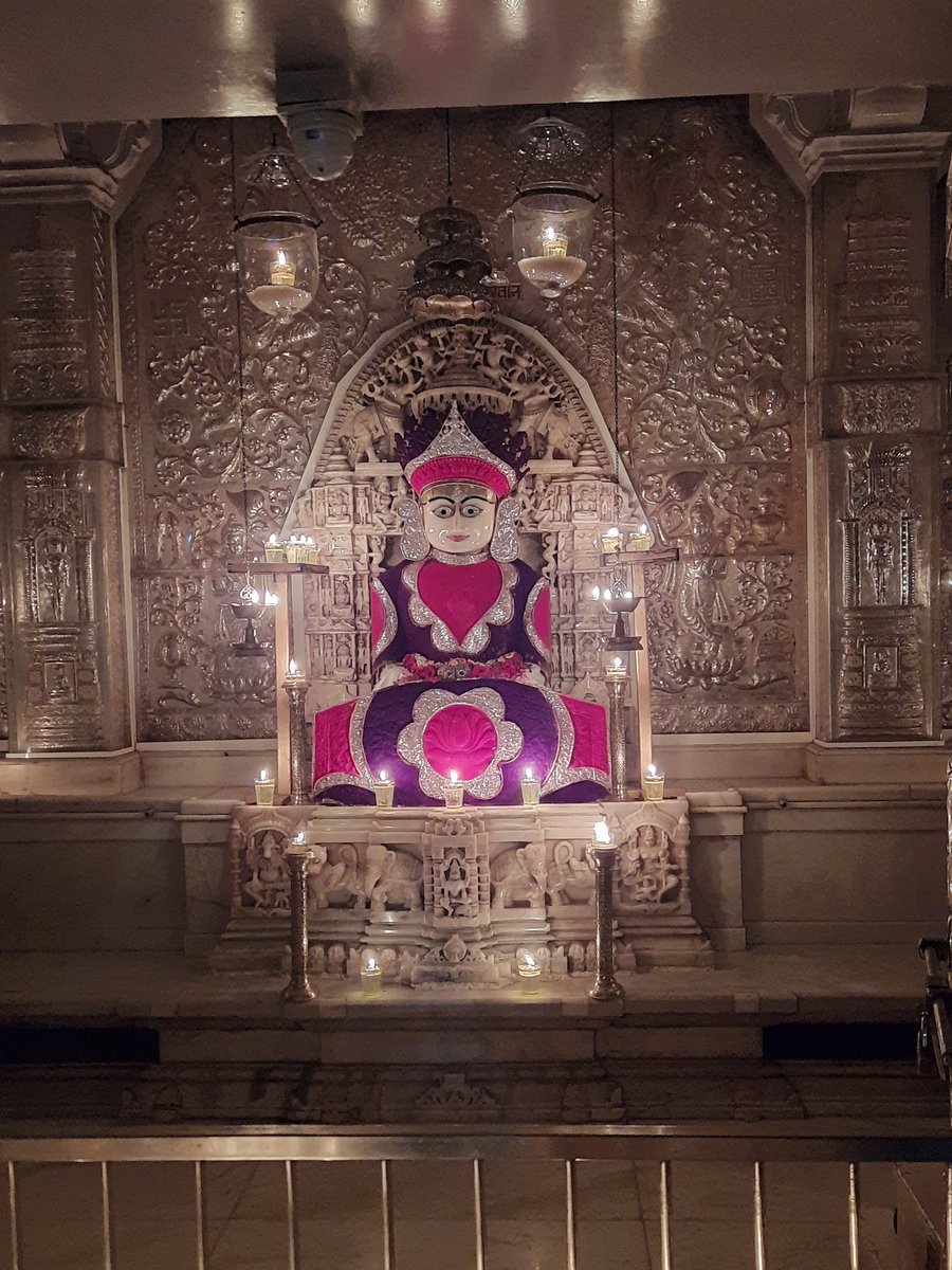 ChhedaBina's tweet photo. #Adeshwar Dada, #Mandpeshwar Rd #Jain #Derasar, #Borivali West #Mumbai
#AangiDarshan https://t.co/2M04FzTaIK