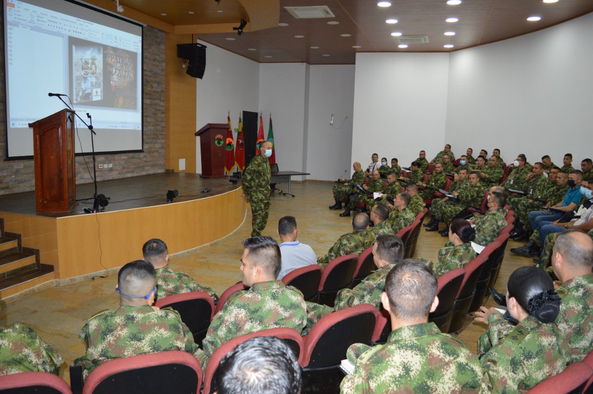 Ejercito_Div8's tweet photo. #Ahora en la #OctavaDivisión es presentado el libro “Ejército Nacional, 50 años de transformaciones”. Esta socialización impulsada por el comando superior, la realiza el jefe del Dpto Jurídico Integral, BG Oscar Tobar, con el fin de preservar la memoria histórica institucional. https://t.co/5uE2cY7vl8