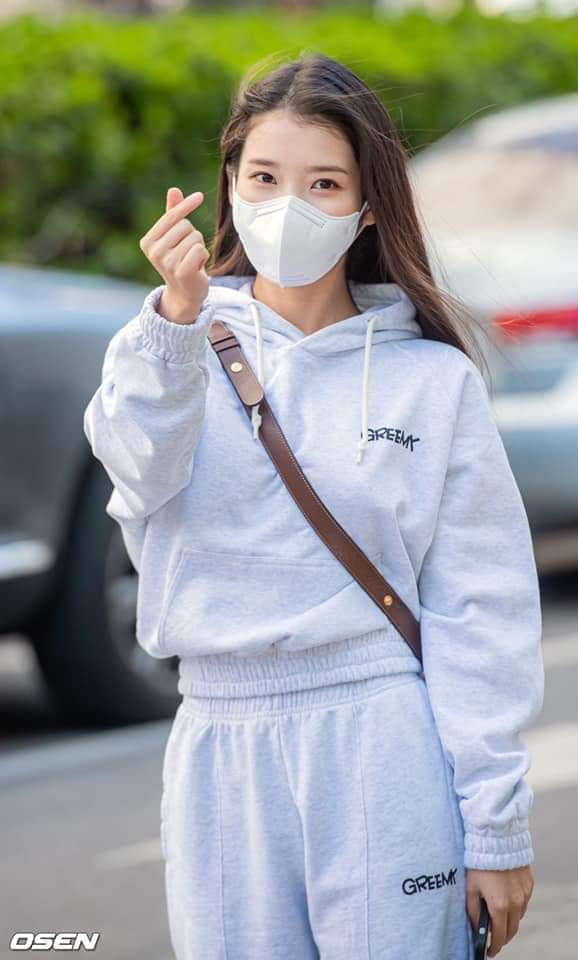Aaron_jieun23's tweet photo. Happy birthday!!! IU  🥳🎉❤️ I love you IU #iu #Iufan #leejiun #dlwlrma #HappyIUDay #30SpringsWithIU #l이지은 #leejiu https://t.co/Ddg0zb4KQi