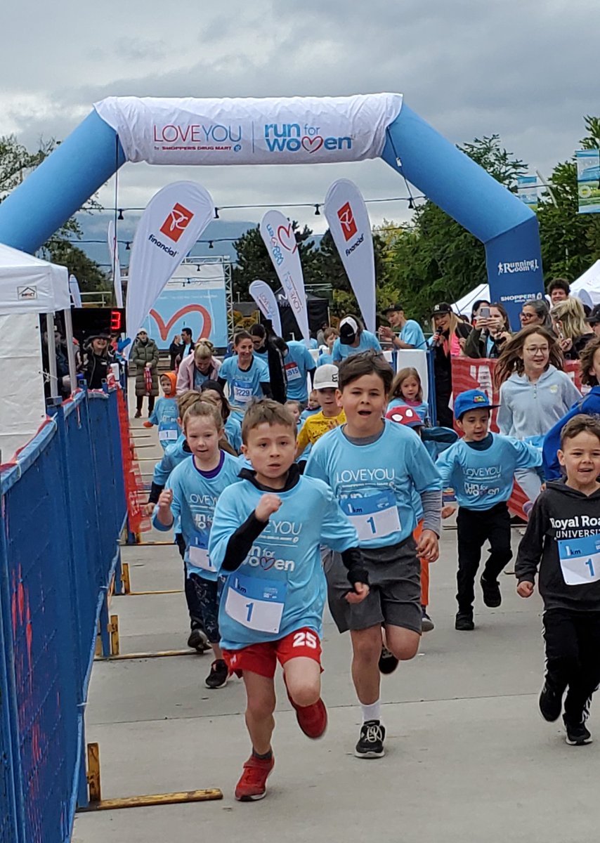 Margaretb_yvr's tweet photo. And the @RunForWomen #Kelowna is happening now! Lots of fun for kids of all ages! @StartlineTiming @cmhakelowna @FoundryKelowna #runforwomen #mentalwellness 💗 https://t.co/COSKRaQgcU