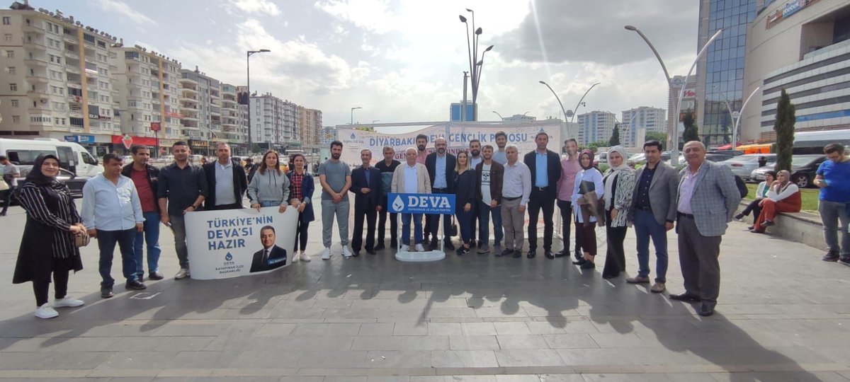 BaglaraDeva's tweet photo. Gençler umudumuz , gençler geleceğimiz , gençler bütün dertlerimize #deva 'mız dedik.

#GençliğeBorcunuzVar 
@erginsadullah 
@IhsanMerdanoglu 
@dogasanlioglu 
@ikramDincer 
@emin_ekmen 
@CihanUlsen 
@mesutyuksel21 https://t.co/n3oH95tXFS