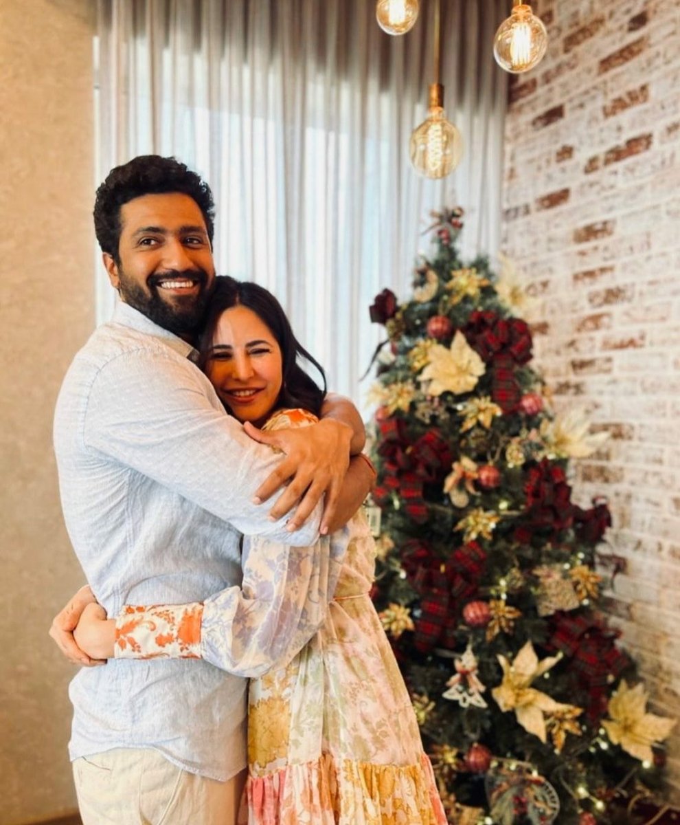 Uaena_VIP's tweet photo. "When a man respects women in his life wether it's his mother, sister or wife, he flourishes in his life"
#HappyBirthdayVickyKaushal https://t.co/cgWO8Y7T23
