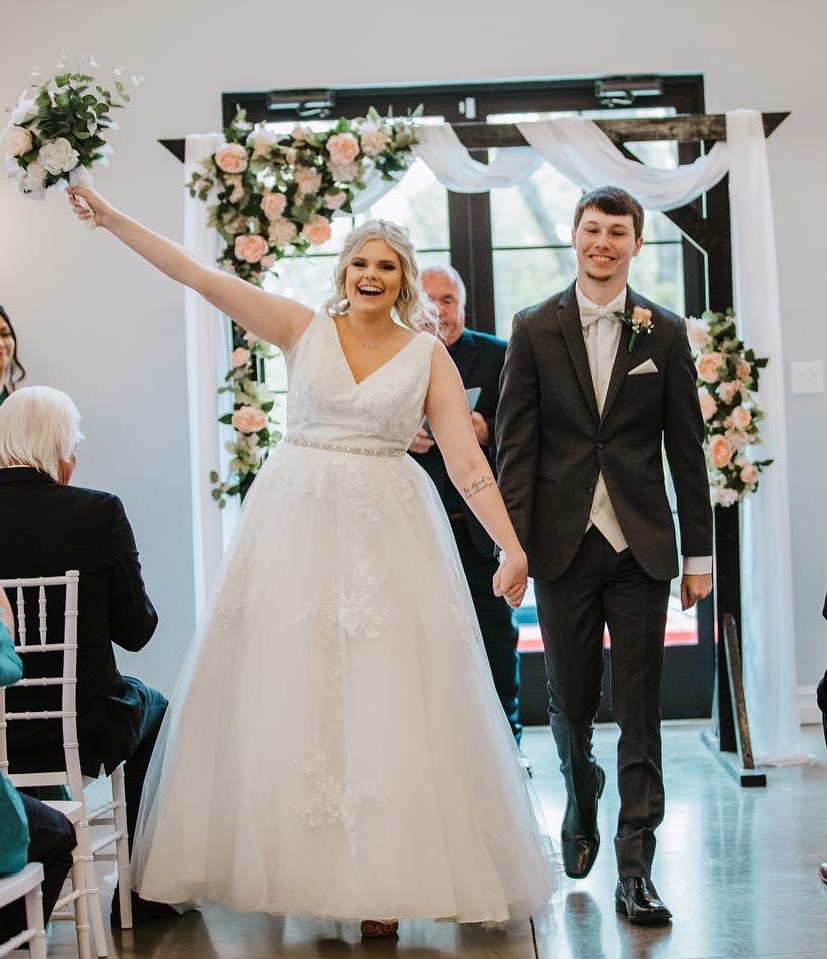 ashton__henson's tweet photo. 365 days later, and I'm still crazy for you. Happy Anniversary, Peyt. I love you more and more each day. Now to take on mom and dad this fall 🥹🤍 https://t.co/SIxDu3gyA0