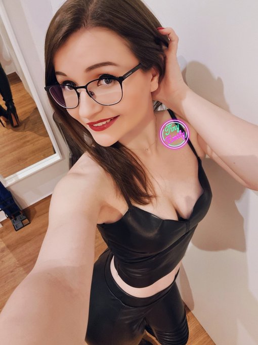 🖤🖤🖤  #sunday #weekend #girl #smile #blackismyhappycolor #redlips #happy #new #leggings #selfie https://t<a href="/tag/sunday"class="tags">#sunday</a><a href="/tag/weekend"class="tags">#weekend</a><a href="/tag/girl"class="tags">#girl</a><a href="/tag/smile"class="tags">#smile</a><a href="/tag/blackismyhappycolor"class="tags">#blackismyhappycolor</a><a href="/tag/selfie"class="tags"><span>#selfie</span></a><a href="/tag/happy"class="tags"><span>#happy</span></a><a href="/tag/new"class="tags"><span>#new</span></a><a href="/tag/leggings"class="tags"><span>#leggings</span></a><a href="/tag/redlips"class="tags"><span>#redlips</span></a>