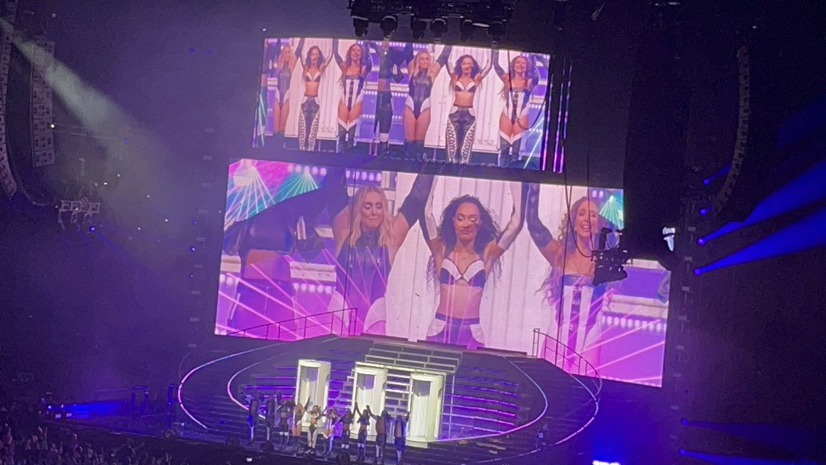 Can’t stop thinking about last night. The best night celebrating 11 years of my favourite girls @LittleMix 🎊💕 #ConfettiTourLondon #ThankYouLittleMix