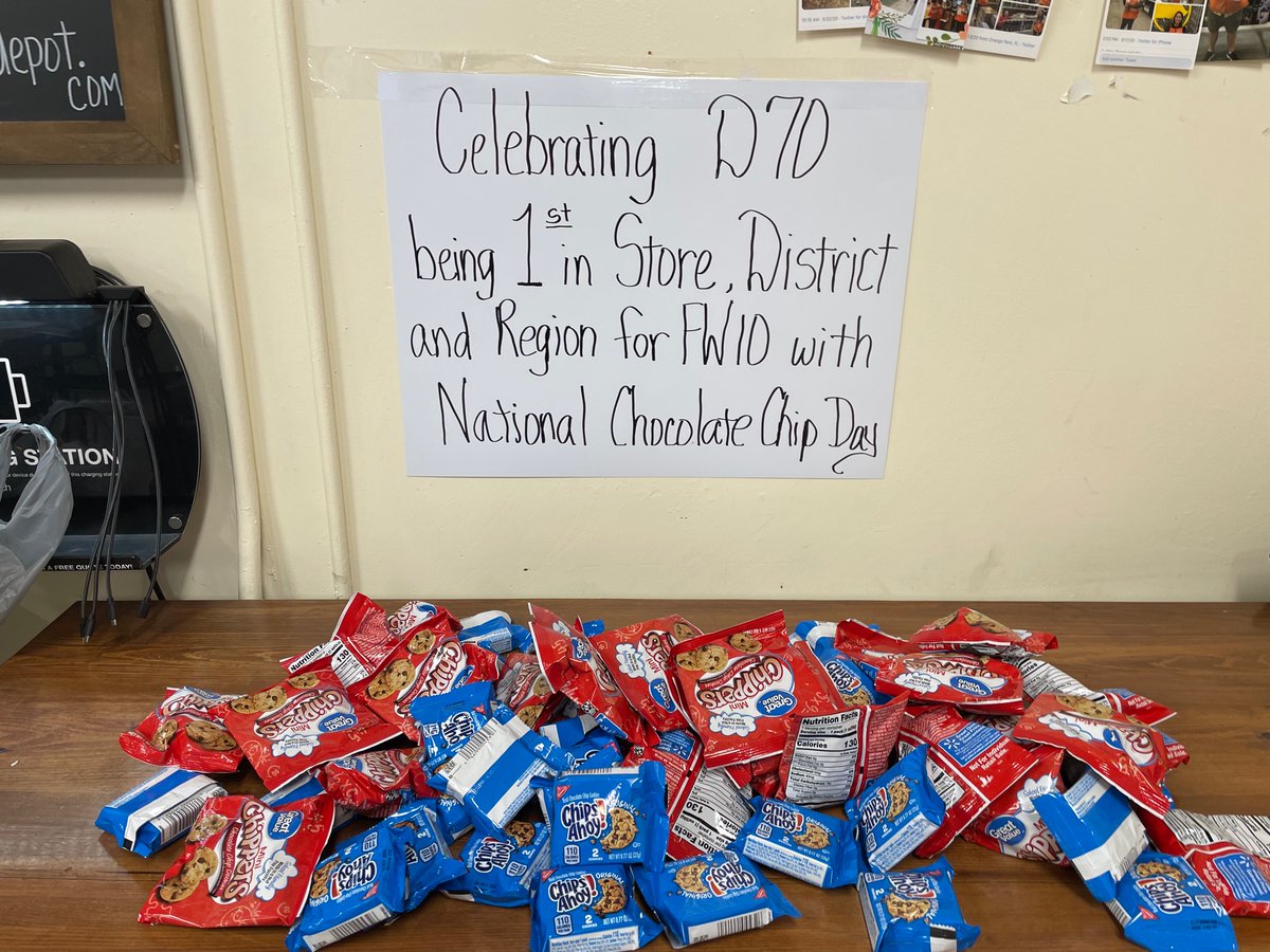 0275Homedepot's tweet photo. Celebrating D70 being 1st in Store, District and Region for FW10 with National Chocolate Chip Day! 🍪🍪🍪 #YourOPHD @mmAnderson919 @StacyLBro @Jonathan_Vega05 @tofablue @M5Lorie https://t.co/84n4yfT5Gz