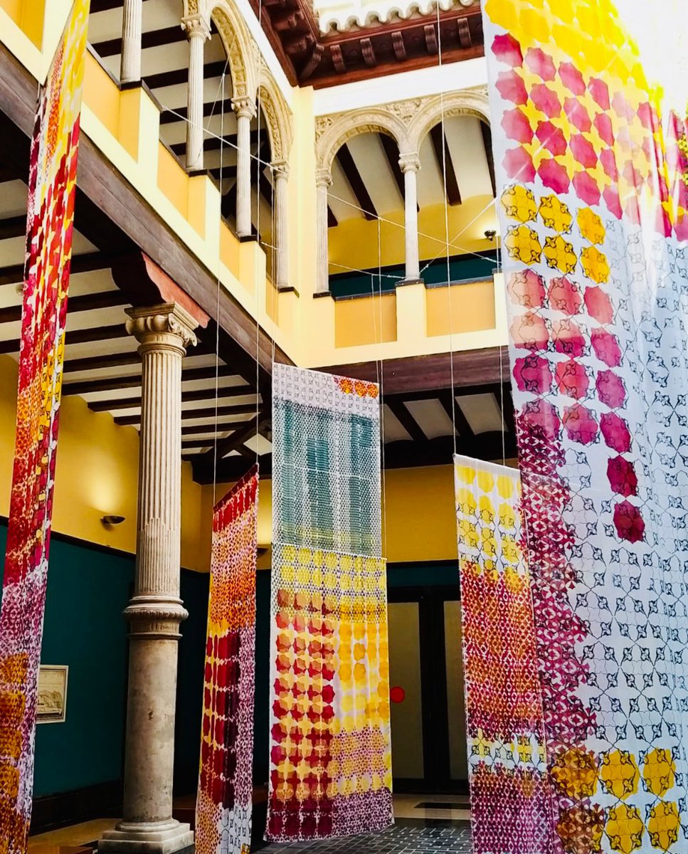 zexposiciones's tweet photo. La artista @IsabelFloresArt transforma el Palacio de Montemuzo con #PatternReveal, envolviendo al espectador en un montaje plástico site-specific, casi teatral, que puede recorrer, con formas y colores que varían con los cambios de luz.
Hasta el 3 de julio
#zexposiciones https://t.co/2YWQLt9bOU