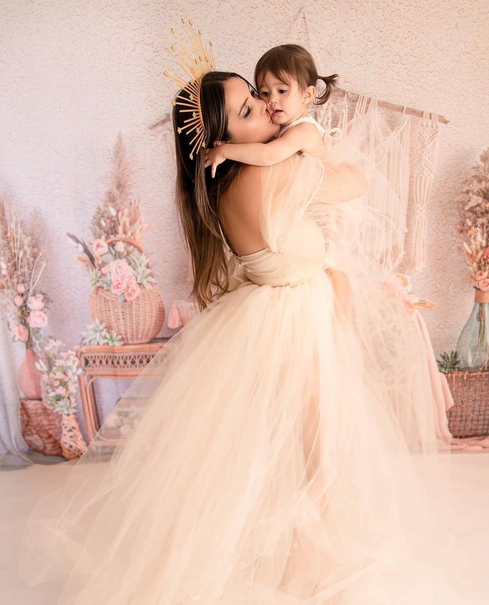 EquipeRBDNews's tweet photo. 📷 dulcemaria: ❤️❤️❤️🤩😍 miren estas fotos por favor !!🤩 sigue el mes de las madres 🙌🏼 vean qué momentos capturó con su lente @gabyaranda__ y los vestidos y el set hermosos!! Cuan es su favorita ?? https://t.co/9H4LVK77kU
