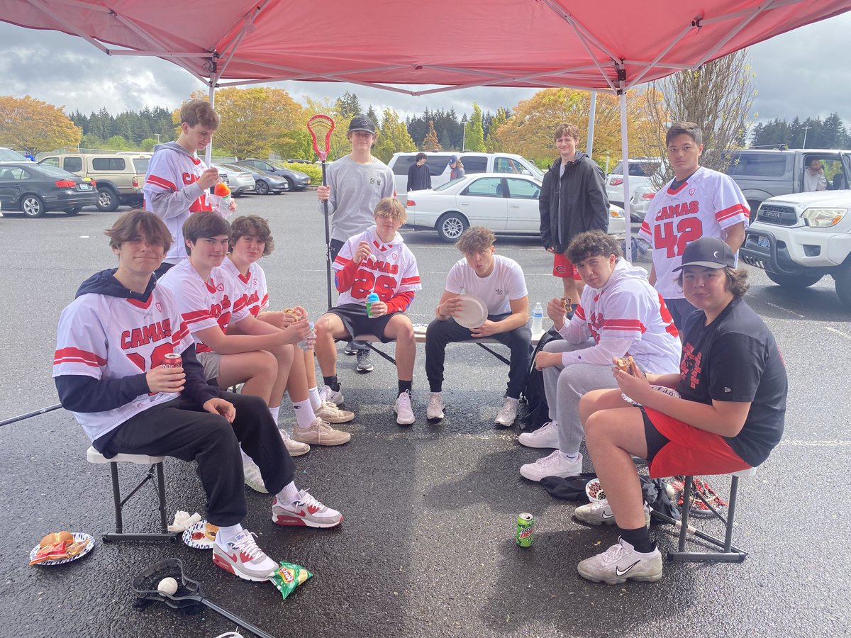 PapermakerFB's tweet photo. Tailgate hosted by Camas football! Supporting our teams, our competition and our community!
It starts with a community to change a nation! #BTB https://t.co/IAas6PTffp