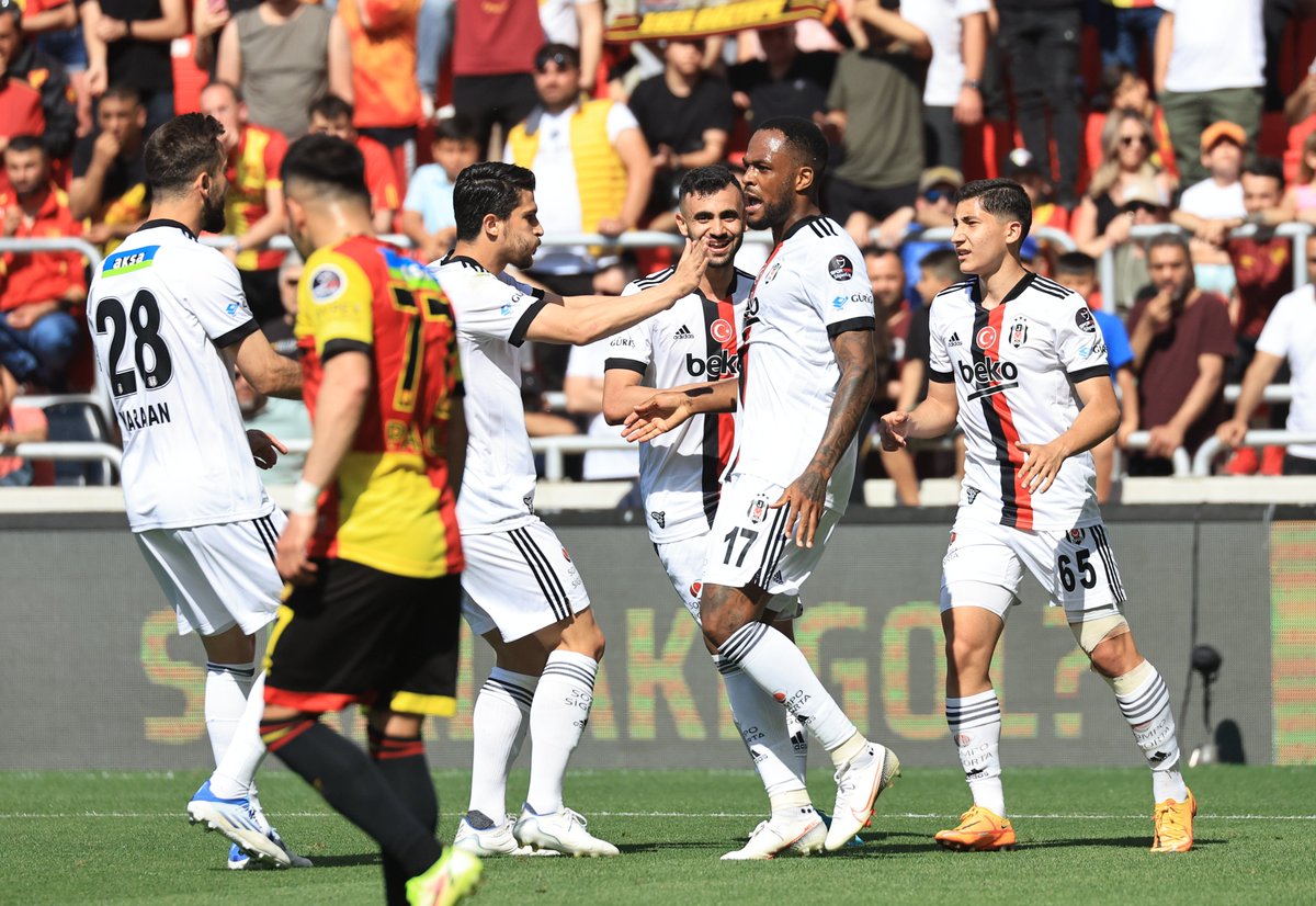 Takım. 🙌

#GÖZvBJK | #BoğazınKartalı