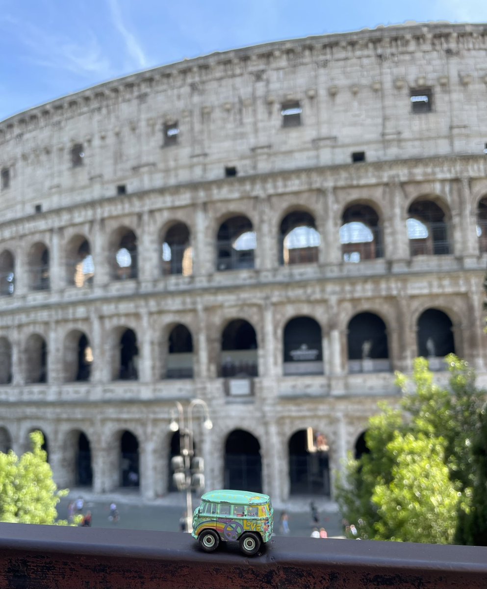 NovoReb84's tweet image. ☮️ U all. #VansAndVibes from Rome. @DippiesNFT