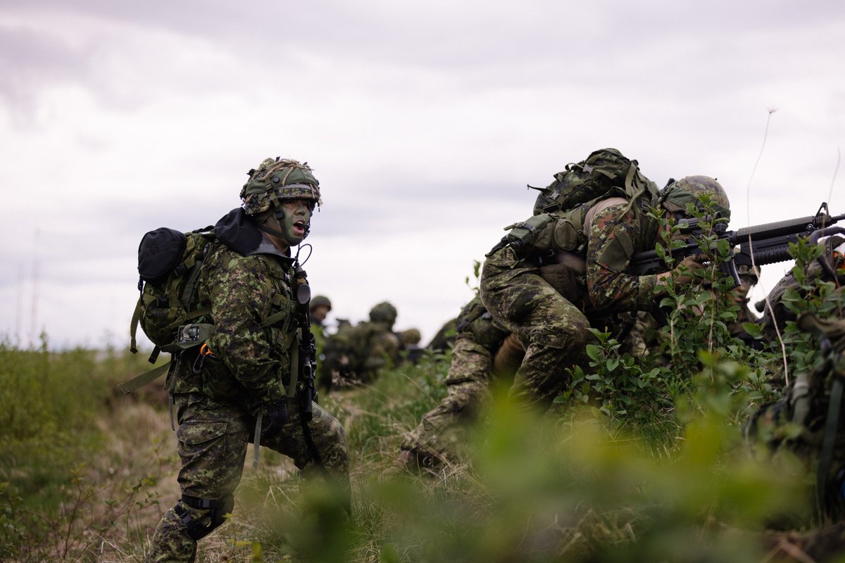 CanadianArmy's tweet photo. Training pays off for @39 CBG soldiers on Ex COUGAR GAUNTLET.

Soldiers from 39 Canadian Brigade Group conducted an amphibious landing on Air Force Beach with assault boats launched from @Royal Canadian Navy ships HMCS Vancouver and HMCS Brandon (1/2) https://t.co/C7MiI6zYZi