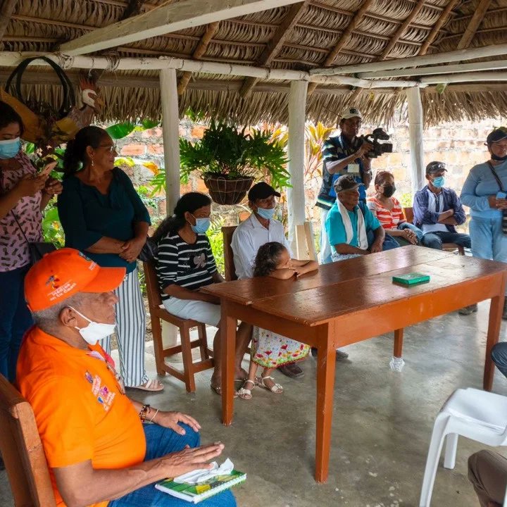 MagdalenaGober's tweet photo. 🏡👩‍🌾Pusimos al servicio de los magdalenenses la primera Casa Campesina.

Aquí  jóvenes, mujeres y campesinos, podrán reunirse para hacer intercambios de haberes y semillas, compartir conocimientos con académicos. #MagdalenaEstácambiando 🧡

https://t.co/DG8X7UBL9T https://t.co/kegYoQzaa7