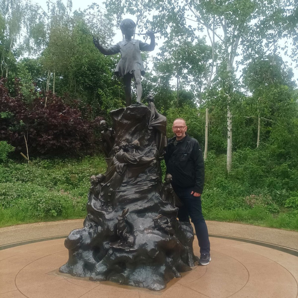 ian_dachs's tweet photo. Potkal jsem veverku a Petra Pana. A vyrazil na stověžatou... Za jezefcemi.
#GreatBritain 🇬🇧 #London #Trip #MustView #MustVisit #MindTheGap #MagicLondon 🎥⚡🦉 #HarryPotter https://t.co/jMQ5VPYfzq