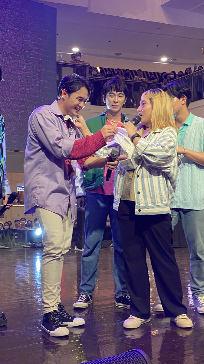OwsThin's tweet photo. Tweet ko daw itong moment na ito eh. Winner ka tonight miii @soooooomiloo! Hello @BGYO_Akira! #HIH2onTheRoad https://t.co/tTbjltsnUQ