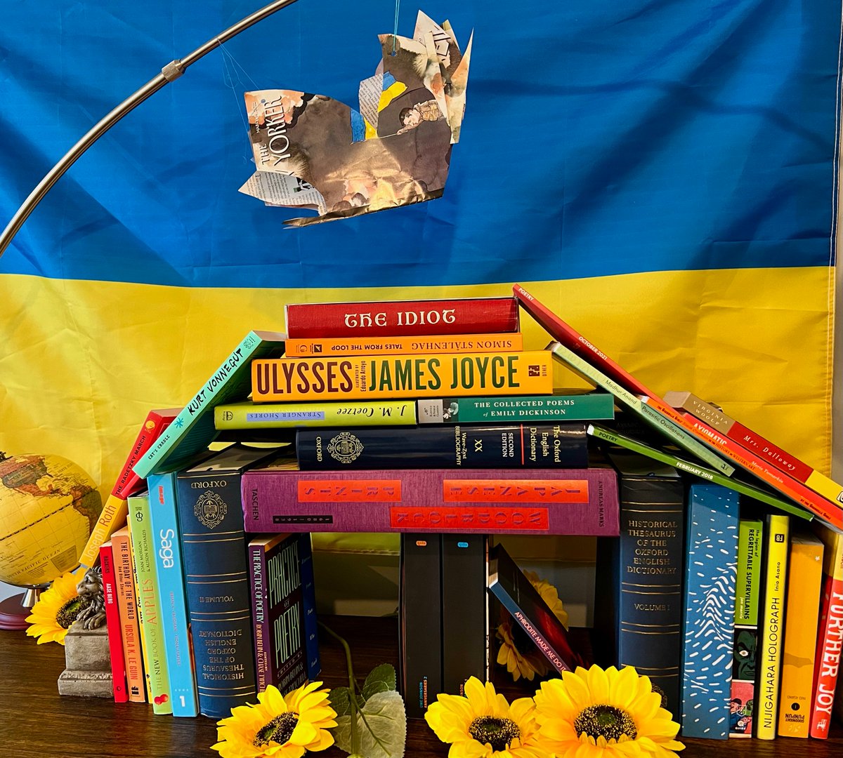 GottaBeCrazy2's tweet photo. Happy #BookLoversDay!
#GISH2022 #BookBaash #item8: Butterfly in the sky? I can go twice as high! Build a massive Reading Rainbow out of books with covers in ROYGBIV colors. Disagree on which is higher? Bonus points if you add a massive book butterfly suspended in the sky. #GISH https://t.co/9eaqyGmAVL