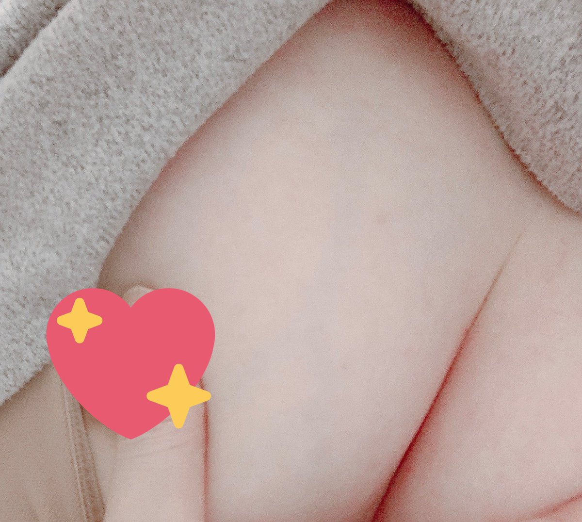 ann007117's tweet photo. オナってたら乳首充血して赤い❤️ https://t.co/TiDgfOUYNi