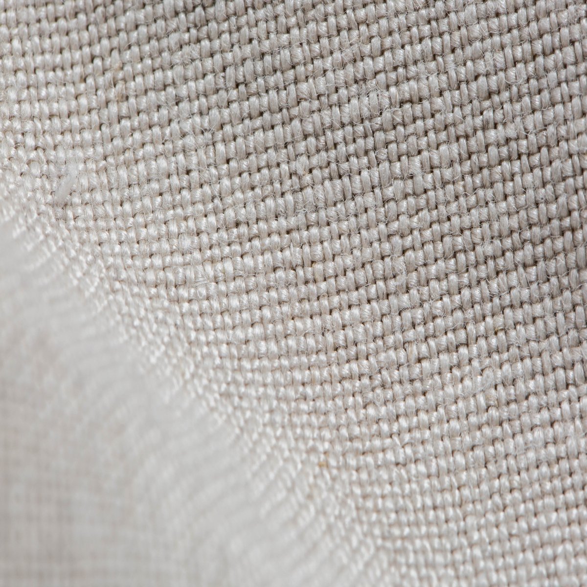 PrivateWhiteVC's tweet photo. Our Linen Breeze Blazer deserve’s closer inspection, with the help of our microscopic lens.  

Shop now https://t.co/aRUymPAtb9

#PrivateWhiteVC #Summerstyle #fabricfocus #linen #menswear #luxaryclothing https://t.co/bxJnetLsTP