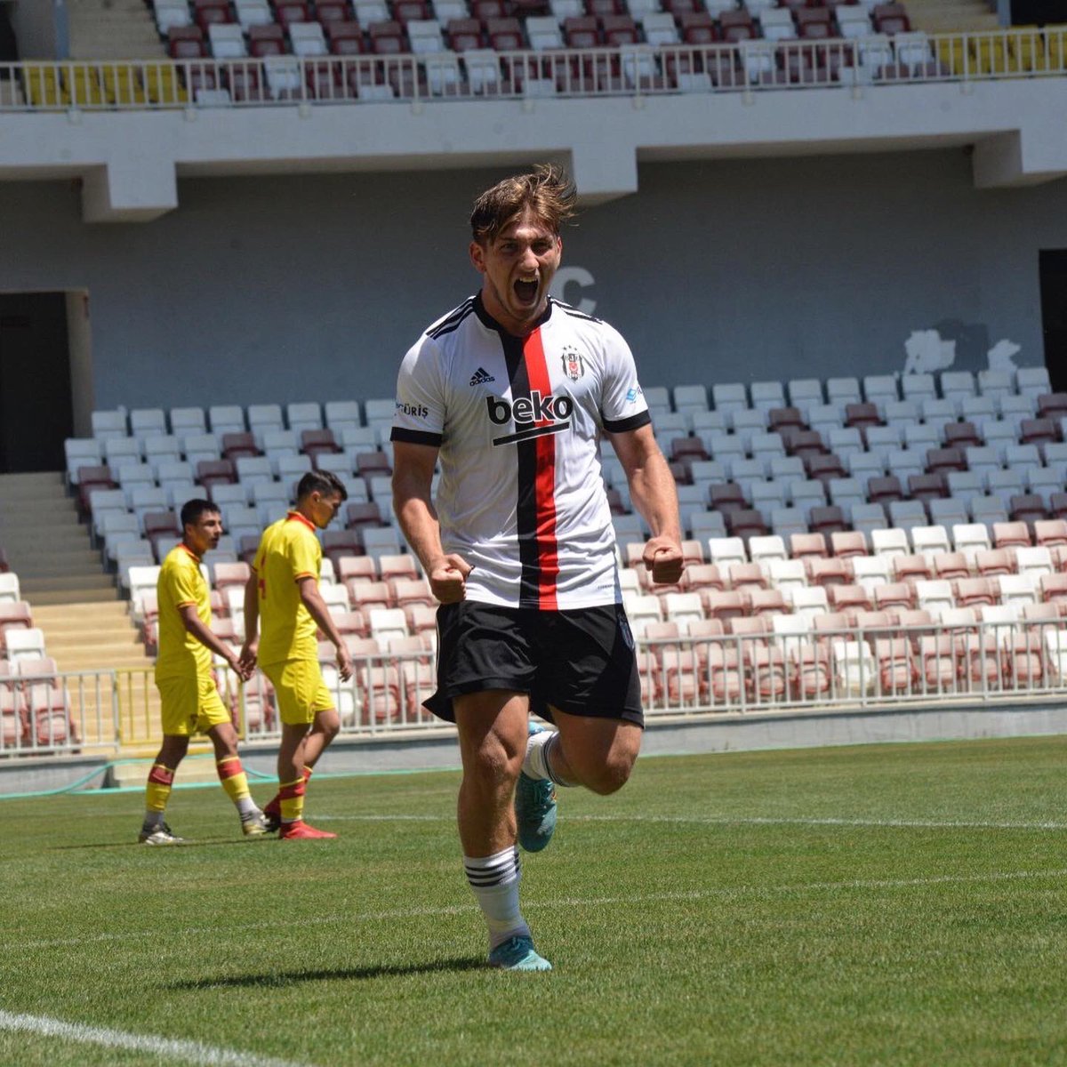 mikaserin's tweet photo. Henüz 16 yaşında, U19 Ligi’nde 29 maçta 15 gol atmayı başardı…

Semih Kılıçsoy 🔥⌛️ https://t.co/y8Xw0sQbjt