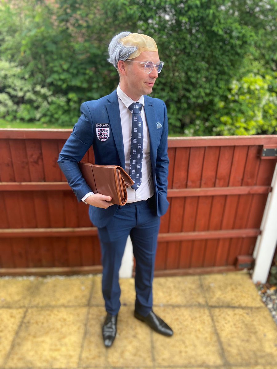 FcMellor's tweet photo. When you win the league we all know the rules, hire a narrow boat, go fancy dress as footballers and a manager and love every minute. Football is for fun and too many people forget that. Enjoy every minute whilst you can 👍 ⚽️ https://t.co/6HCAepojMH