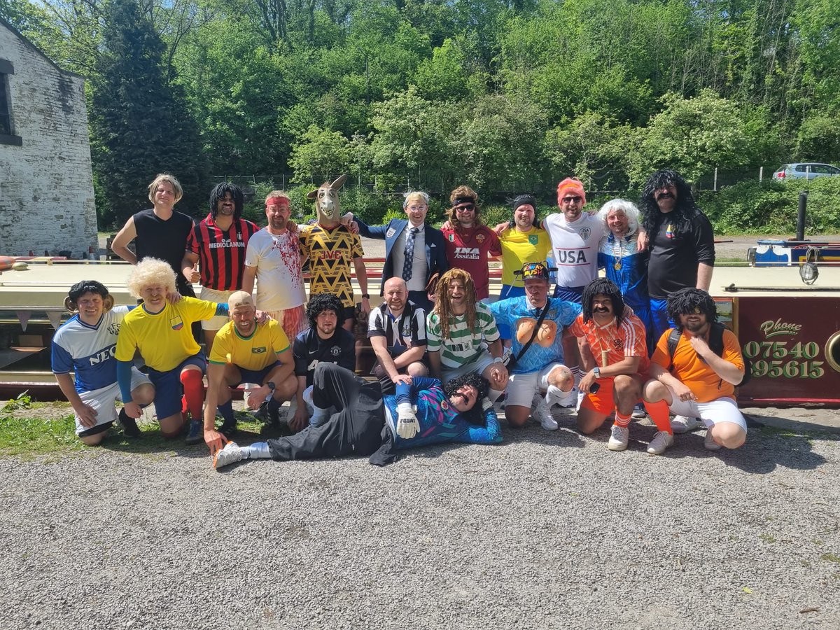 FcMellor's tweet photo. When you win the league we all know the rules, hire a narrow boat, go fancy dress as footballers and a manager and love every minute. Football is for fun and too many people forget that. Enjoy every minute whilst you can 👍 ⚽️ https://t.co/6HCAepojMH