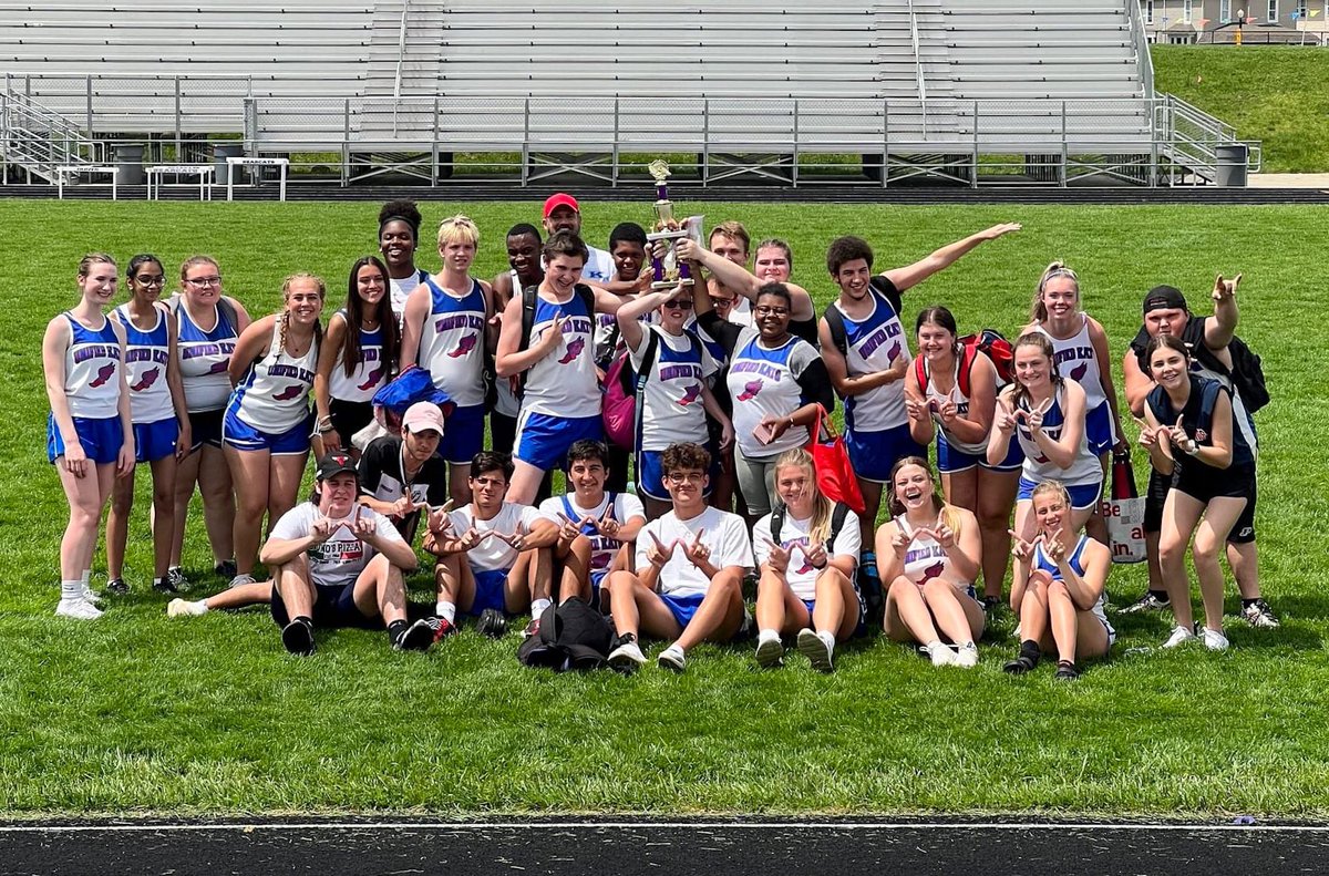 A great pic of the team from the Muncie Invitational. #SuperBolt #legacymatters <a href="/KHS_AD/">Kokomo Athletics</a>