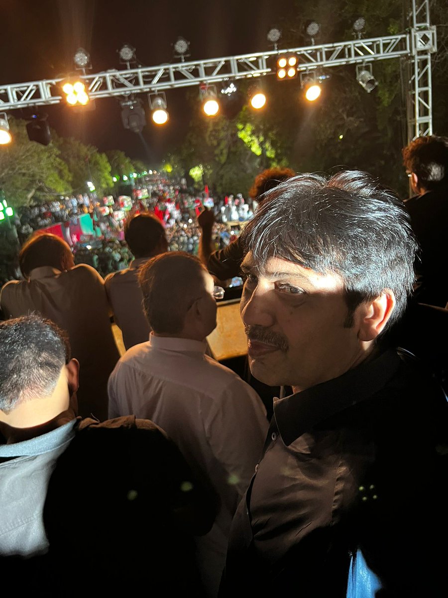 Khaskhel_Aijaz's tweet photo. آج کراچی میں جگہ جگہ بھٹو کی گونج
#KarachiWelcomesBilawal https://t.co/kZBuhGgoCc