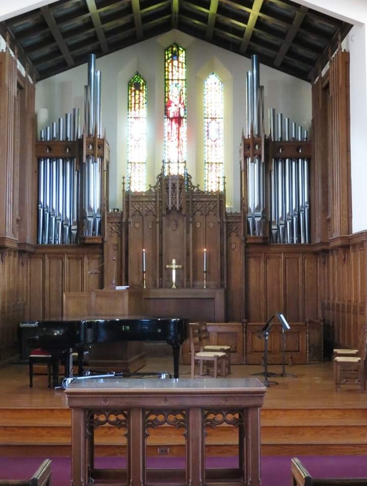 pcusabingewatch's tweet photo. First Presbyterian #Macomb #Illinois
Sanctuary captured May 2022. #SanctuarySunday @Presbyterian #pcusa #Presbyterian #Presbyterianchurch #silentreflection @LincolnTrails #communiontable #piano #stainedglass #Church https://t.co/Nl9rTlE2Kp