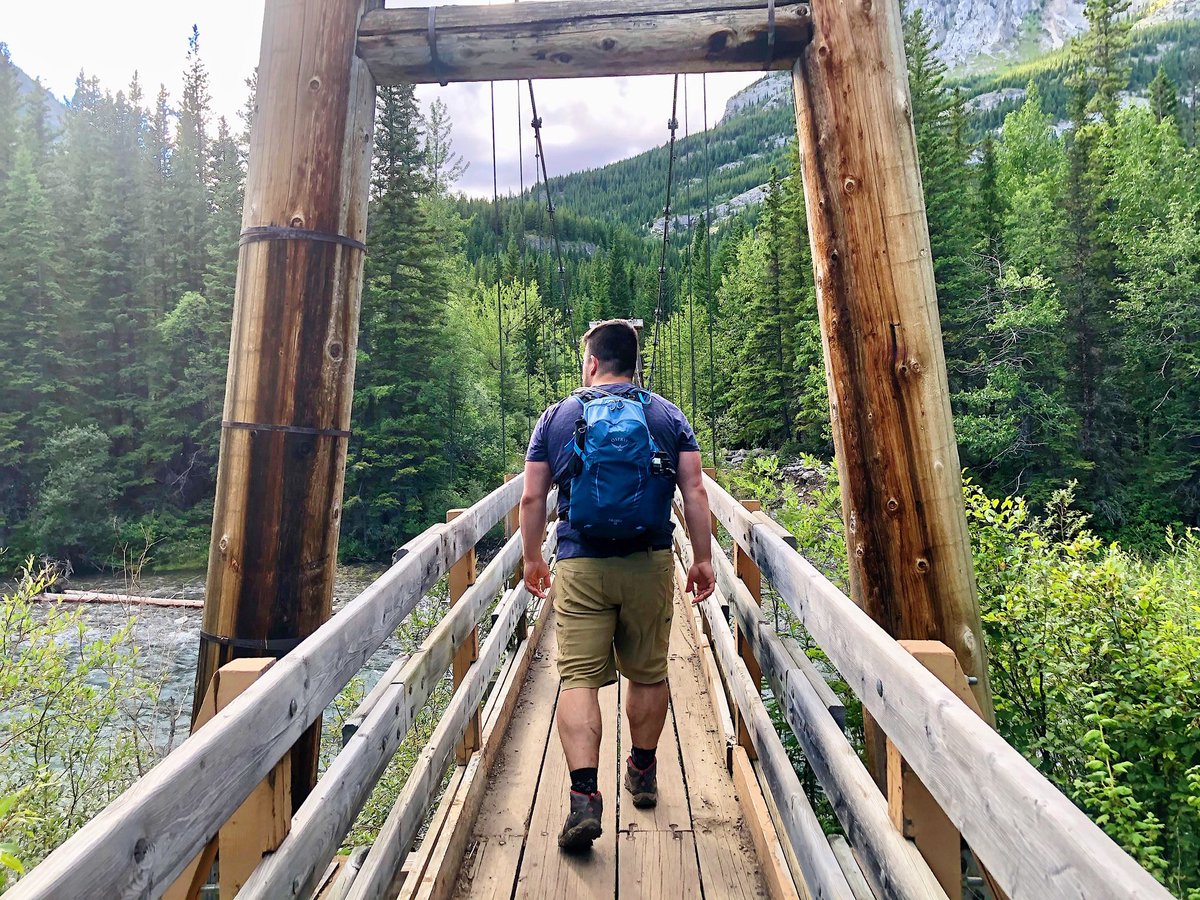 outandacross's tweet photo. New to hiking? Here’s “10 Day Hiking Essentials: What to Bring on a Hike” to help you get started! Check it out: https://t.co/H8LGMs8voA #dayhike #outdoors #explorecanada https://t.co/MBbdJcigWG