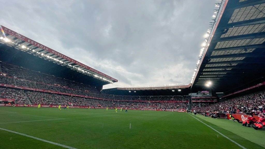 RealSporting's tweet photo. 👏 Los jugadores aún están escuchando vuestro rugir 👏

¡Cuanto más difícil... más y mejor!

🥰 21.140 GRACIAS.

#RealSporting https://t.co/txHmpndVPi