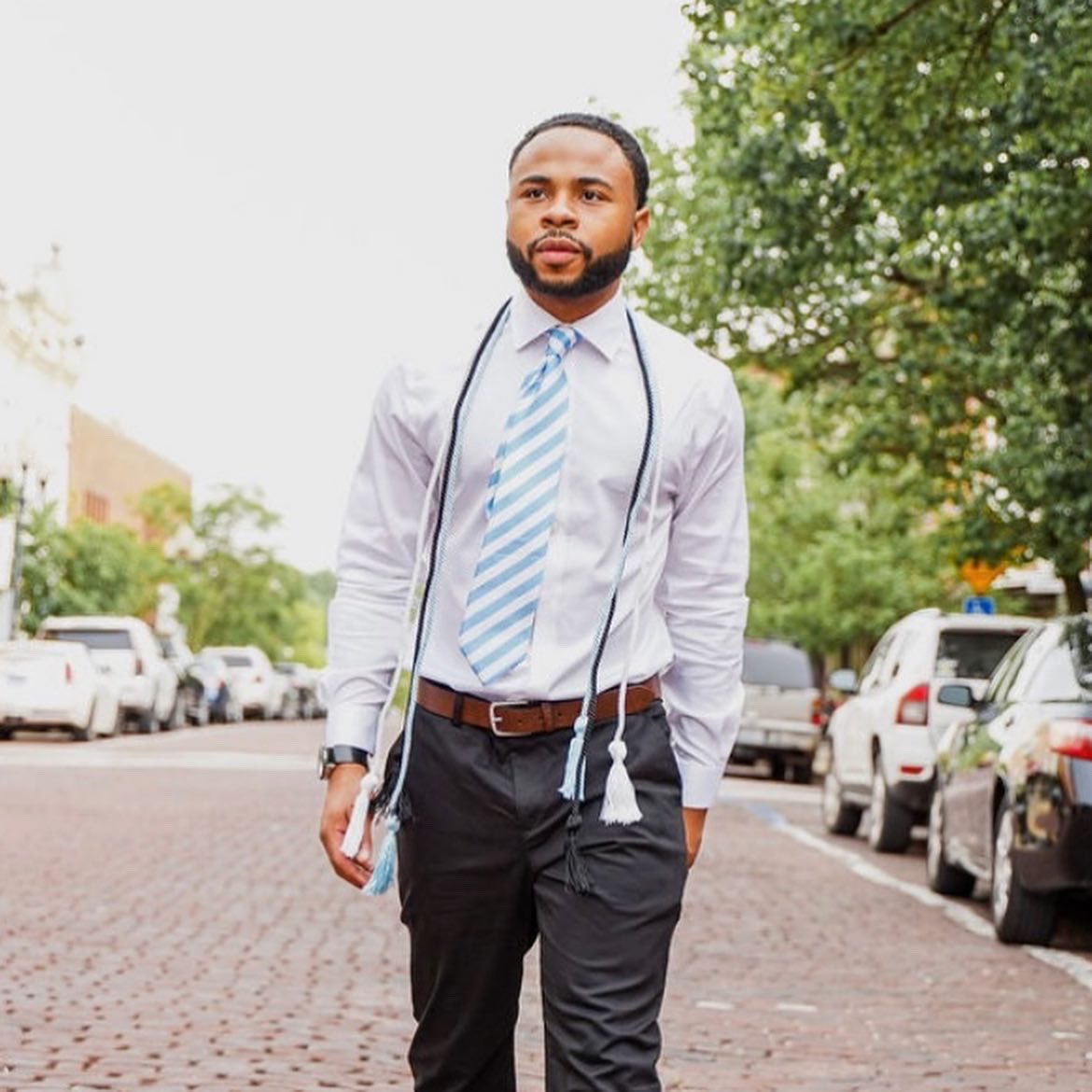 _Mannygreen's tweet photo. Officially a college graduate👨🏾‍🎓Without God, my family, and friends none of this would be possible. Appreciate everyone that stuck with me throughout these four years. As this chapter closes, another one begins https://t.co/7B0kCloKfl