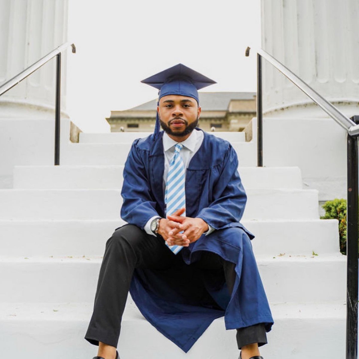 _Mannygreen's tweet photo. Officially a college graduate👨🏾‍🎓Without God, my family, and friends none of this would be possible. Appreciate everyone that stuck with me throughout these four years. As this chapter closes, another one begins https://t.co/7B0kCloKfl