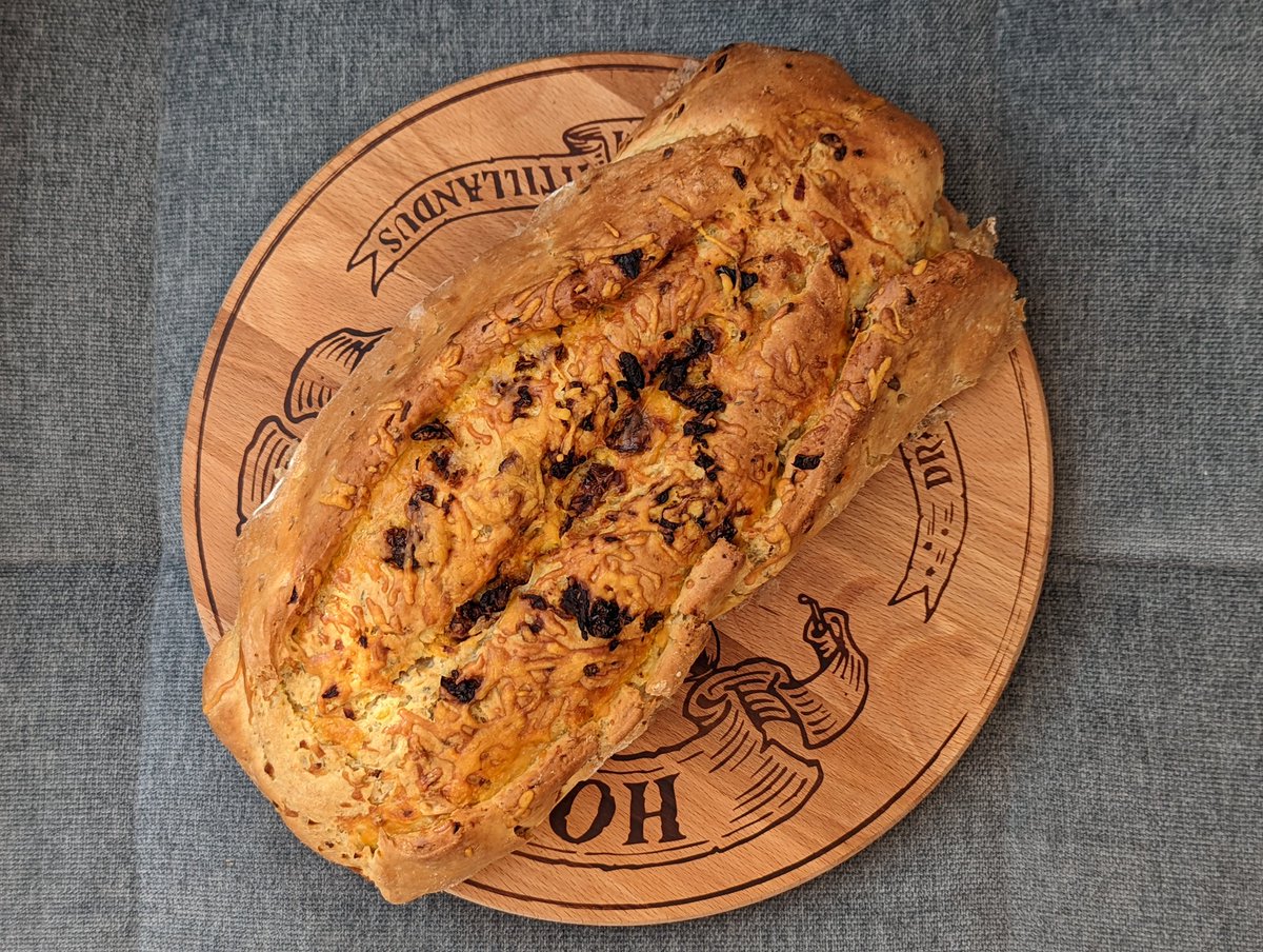 Emberh4wk's tweet photo. Goil 😋
Bierbrot mit Cheddar #BackTweet https://t.co/kN6xggCADI