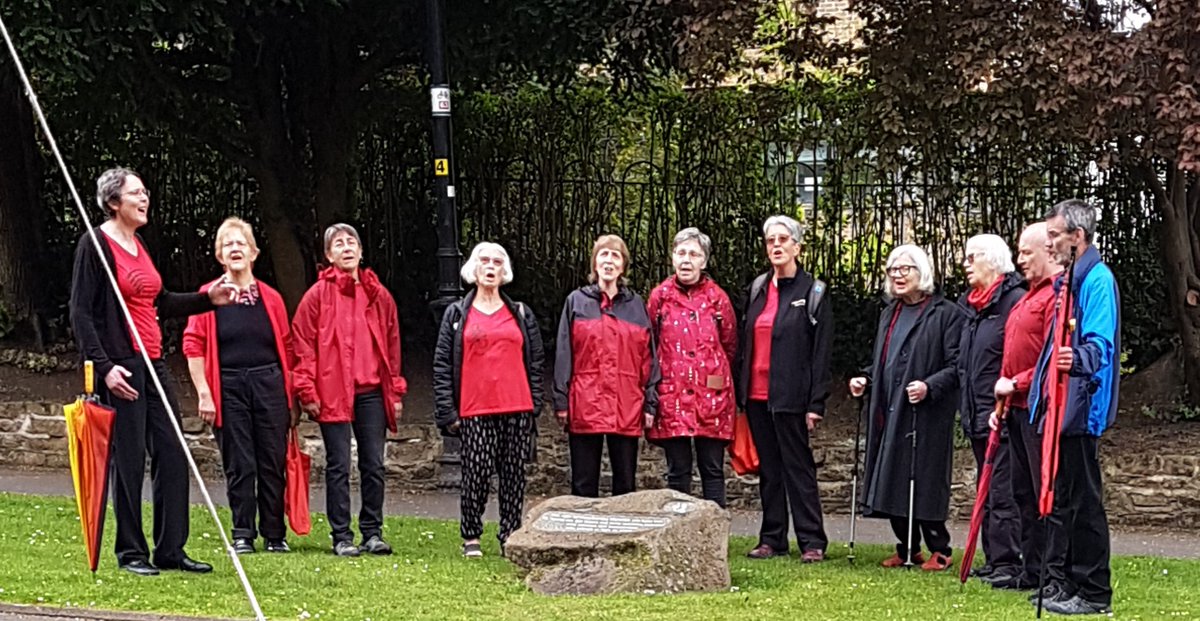Glad to be on Peace Walk in Leicester on #CODay. Here's @RedLeicsChoir singing around our CO Memorial Stone.
Pope Francis still challenges us, 'Peace alone is holy. Not war'. 
@ICN_UK @PPUtoday @PaxChristi