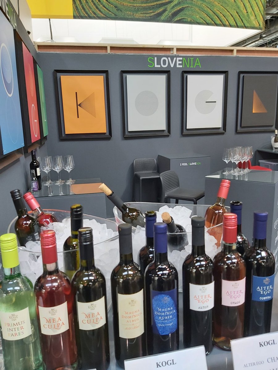 darrenRafferty0's tweet photo. Busy morning tasting....starting off with some Slovenian, Hungarian, Super Tuscan,  Bordeaux and a little  Champagne before lunch. https://t.co/KFxP4iBpr1