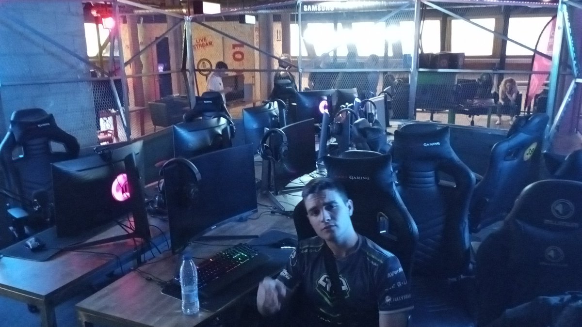 En el torneo de <a href="/gamersfy/">Gamersfy</a> 😳🥵
 
Guapo <a href="/Villicr/">Alejandro villi🇪🇸🦇</a>