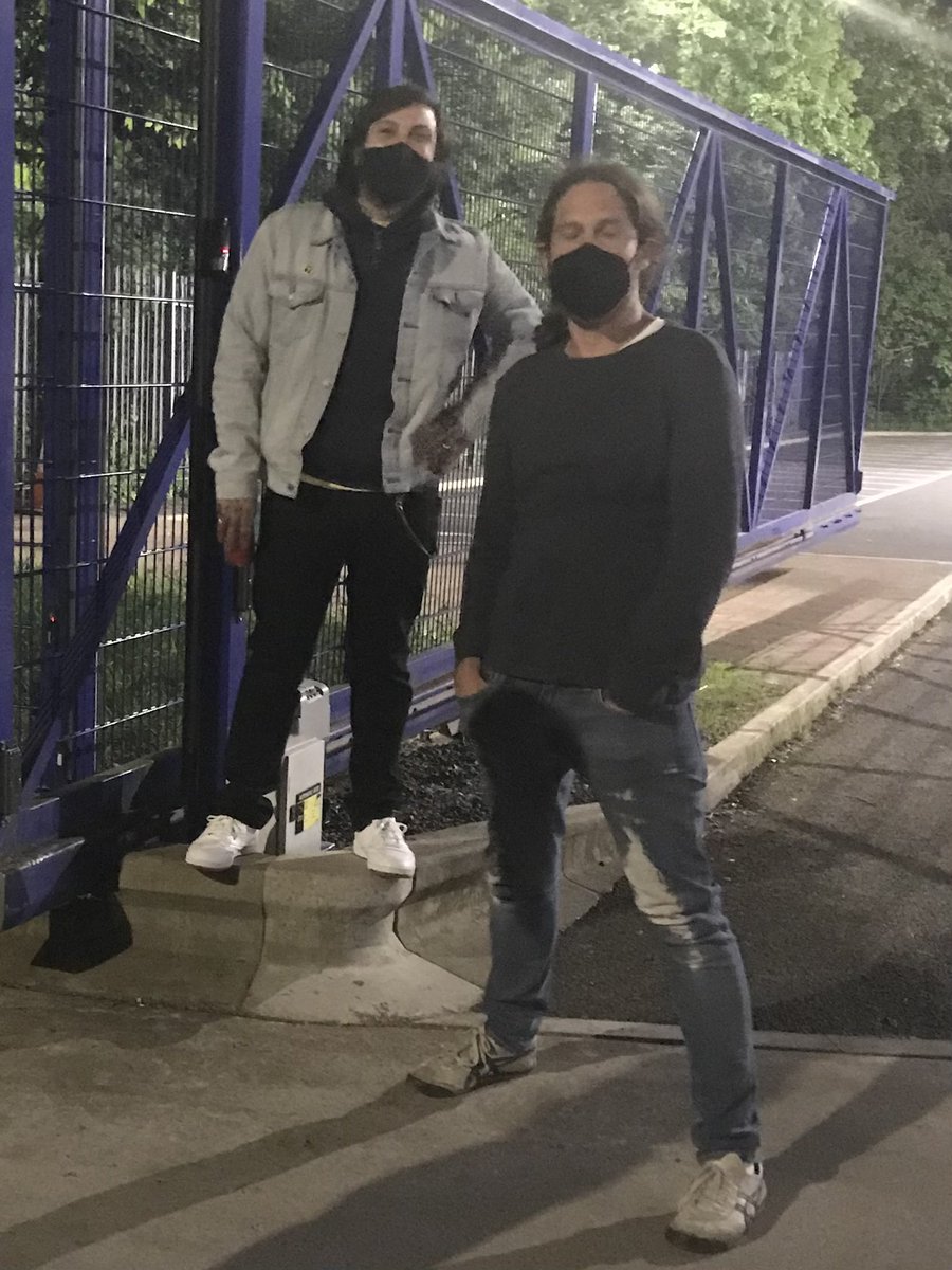 makeitslowerrr's tweet photo. good morning frank nation hes hitting the pose hard god bless https://t.co/Y8nyoFDDPb