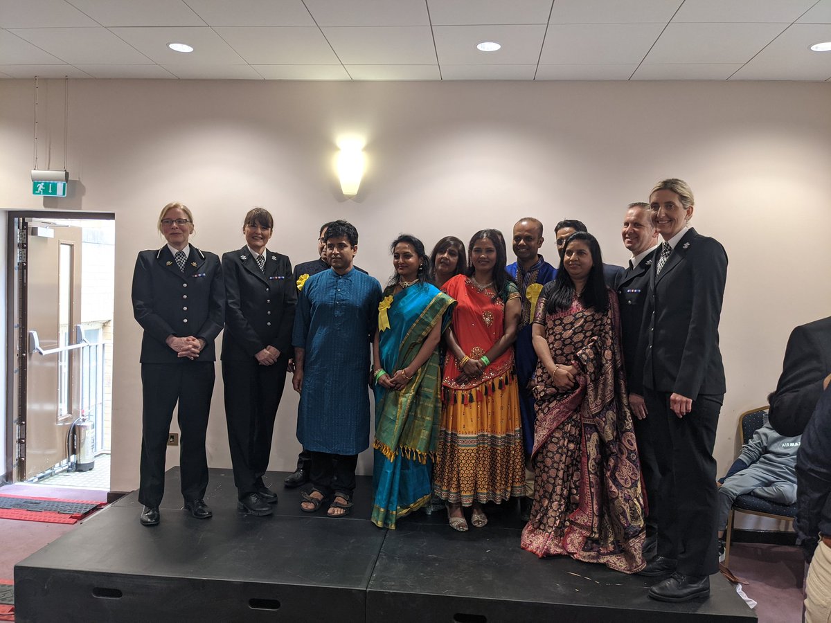 Aldridge_PS's tweet photo. Celebrations underway after the opening of Swansea Mela @TheBrangwyn 
🏴󠁧󠁢󠁷󠁬󠁳󠁿🇮🇳
Thank you for having us #IndianSocietyofSouthWestWales @drarunram72 
#SwanseaMela2022 #Community https://t.co/Z01GOvL6Rb