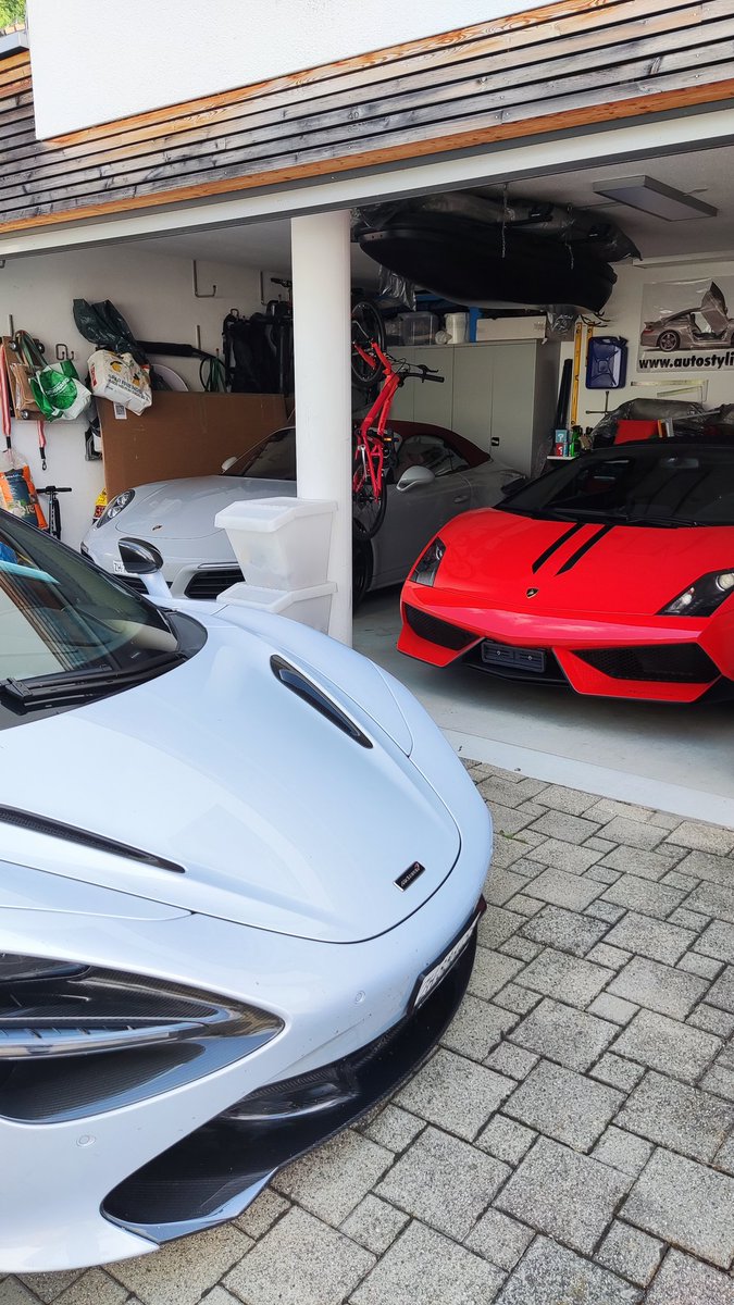 Kaiserlich87's tweet photo. What does #MonkeyDeo like to do on a sunny Sunday🐒❓ He loves to do a little jaunt with the car. Today he chose the Maclaren. which one would you have taken? #Lamborghini #Porsche #meclaren #cameo #amedeogang #exclusible @amedeoNFT @Kaiserlich87 #kaiserlich https://t.co/T2l9wdxdwn