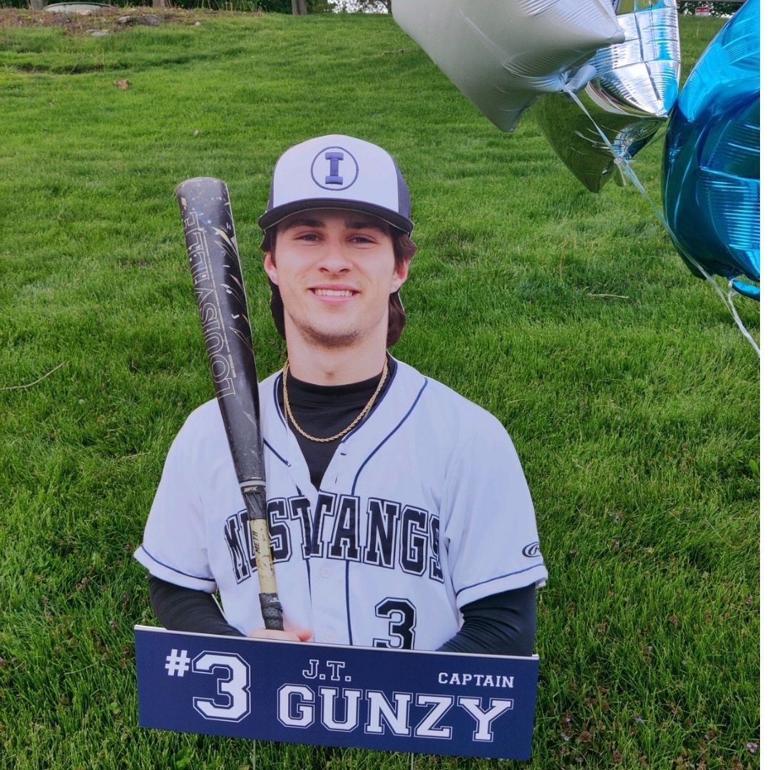 Ihsmustangs's tweet photo. Senior Nights continue! A big congratulations to Boys Baseball and their families for celebrating this week. ⚾

#IHSMustangs #IHSAthletics #MustangPride #IHSBaseball https://t.co/3c6B8LcyUW