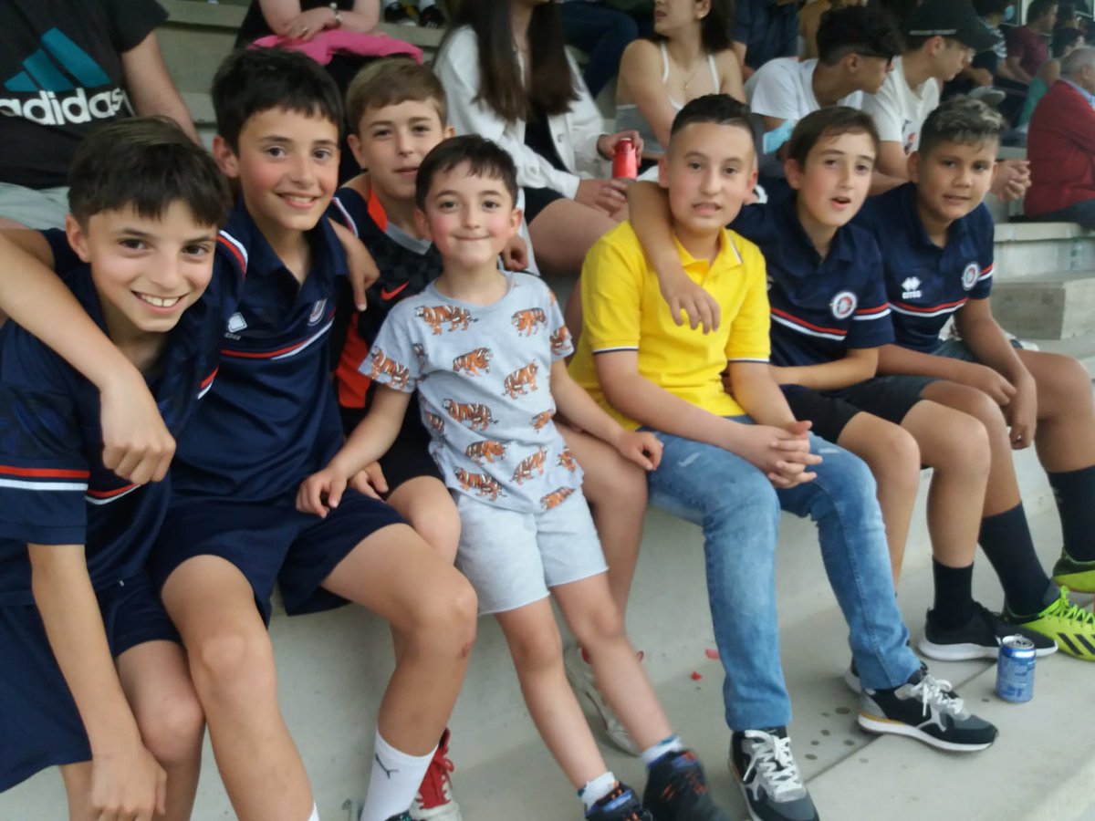 aurienseoficial's tweet photo. 👏🤩 Os alevíns fixéronse notar nas bancadas e animaron sen cesar ao #XuvenilA e ao seu 2° adestrador, @viictoor10_

#FamiliaCENTED #AscensoLigaGalega 🏆 https://t.co/LzMOzJPfx0