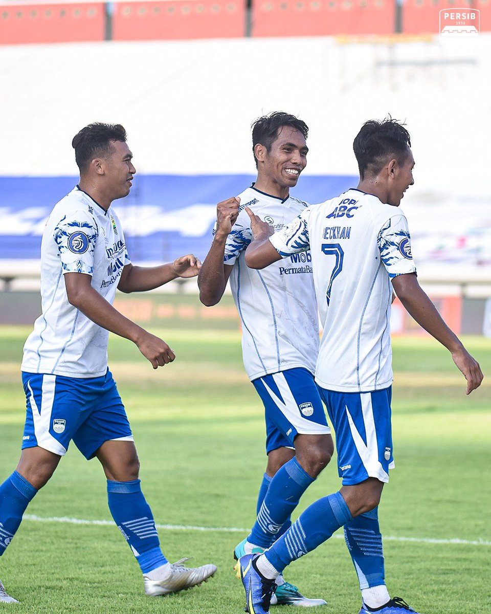 persib's tweet photo. Sebentar lagi, kami akan kembali bersama 🔵

#PERSIB https://t.co/OsRkmtFhmA