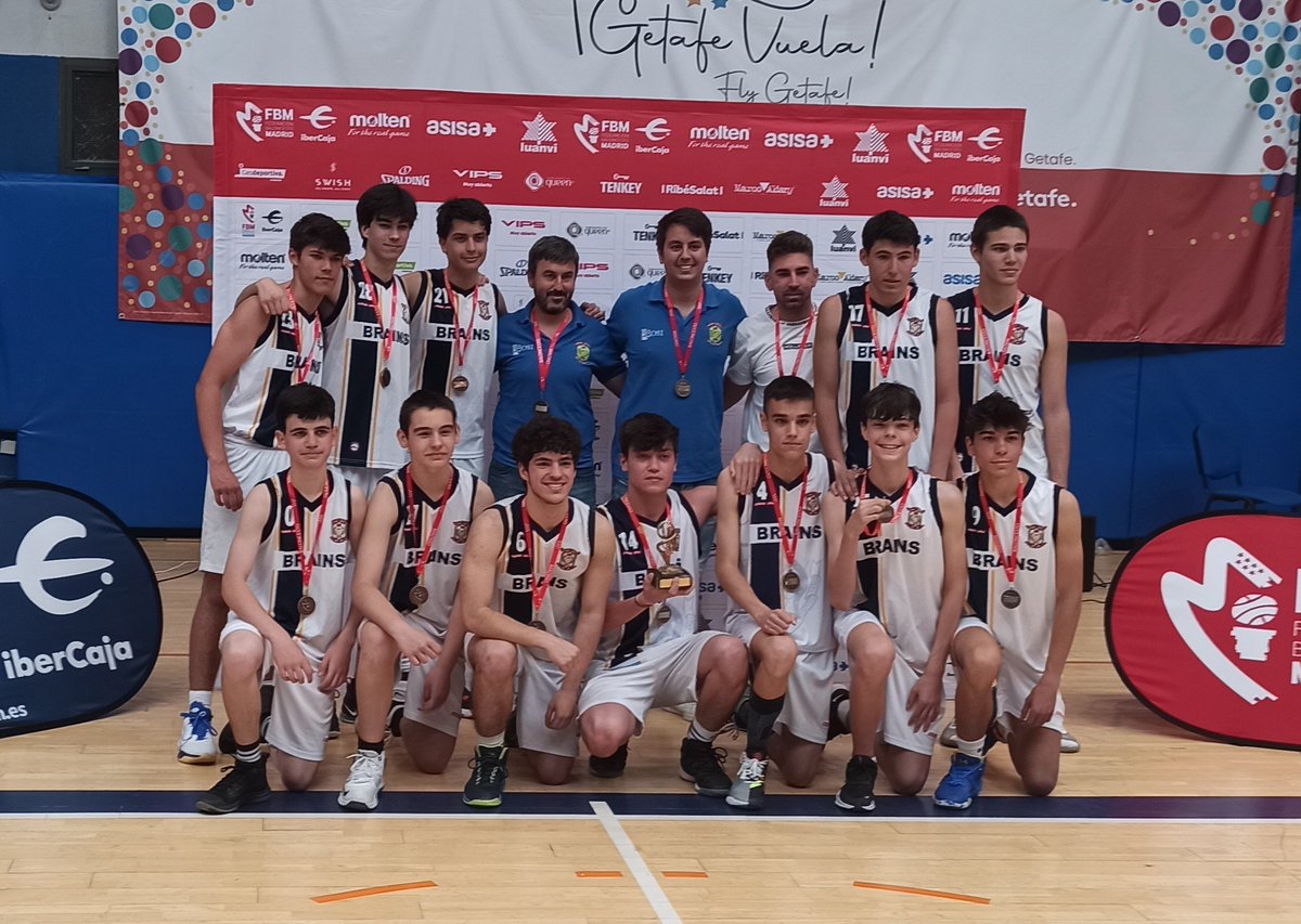 brainsbaloncest's tweet photo. Enhorabuena a nuestro Junior Masc. que cierra la temporada con el bronce en el "Día del Federado", tras imponerse a @CBEnsancheVK por 43 a 52. Muy grandes estos chicos y entrenadores. Y muchas felicidades por el triunfo también a sus familias, siempre animándoles 👏👏👏. https://t.co/I3lZqCHACT