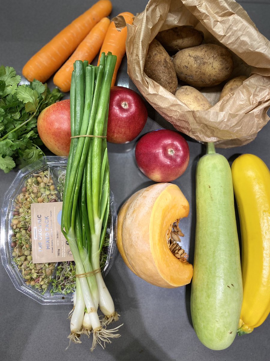 What can i make out of these stylish vegetables? 🤔🍅🥒🥬🥦🥔🍠🧅🫑🍆

#veganuk #vegetarian #vegetables #vegetariano #vegetablegarden #vegetarianismo #over40andfabulous #over40lifestyle #over40blogger #over40andfit #londonlifestyle 
⠀