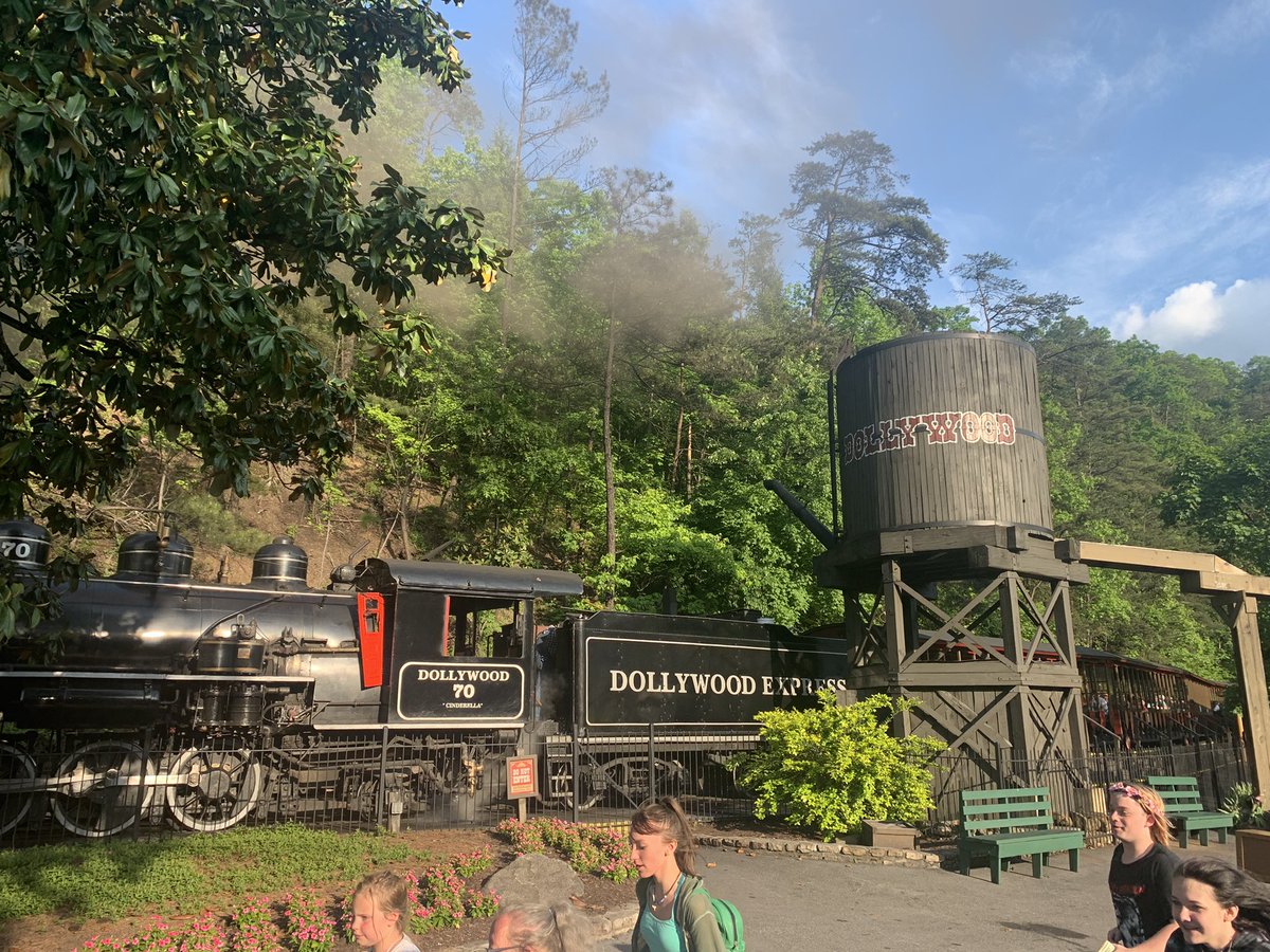 zerogadventures's tweet photo. A trip to @Dollywood is not complete without a trip on the Dollywood Express. https://t.co/NNwF0hhOpq