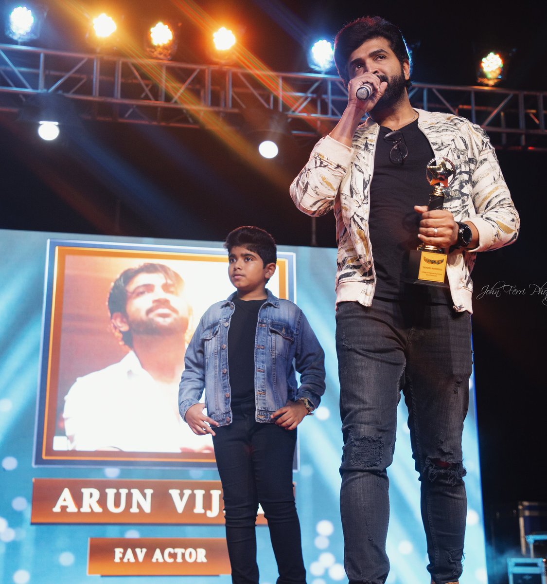allindiaavfc's tweet photo. Congrats on winning..💐
Find Of The Year 2022 #ArnavVijay
Favourite Actor @arunvijayno1
Life Time Achievement #VijayKumar
Best Combo Of The Year 2022 #ArnavVijay #ArunVijay #VijayKumar #TechofesTAwards
@sathishoffl @teamaimpr @2D_ENTPVTLTD
Thank you 📸 @JohnFerri_1111 😊 https://t.co/MXgstkbXBl