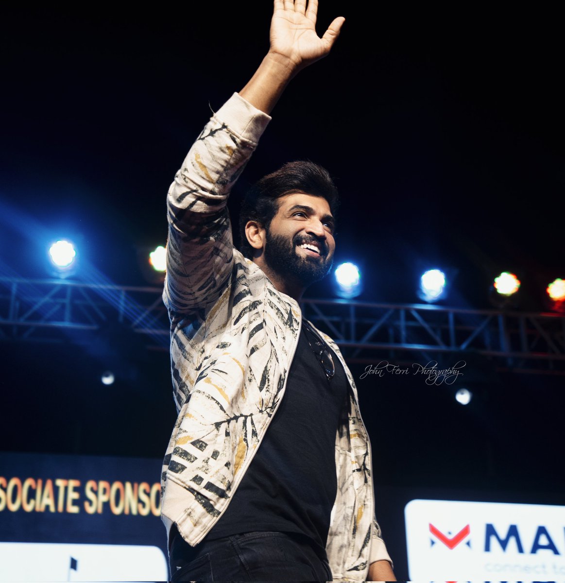 allindiaavfc's tweet photo. Congrats on winning..💐
Find Of The Year 2022 #ArnavVijay
Favourite Actor @arunvijayno1
Life Time Achievement #VijayKumar
Best Combo Of The Year 2022 #ArnavVijay #ArunVijay #VijayKumar #TechofesTAwards
@sathishoffl @teamaimpr @2D_ENTPVTLTD
Thank you 📸 @JohnFerri_1111 😊 https://t.co/MXgstkbXBl